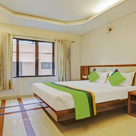 Treebo Trend Time Square Marine Drive Hotel Kochi Kültér fotó