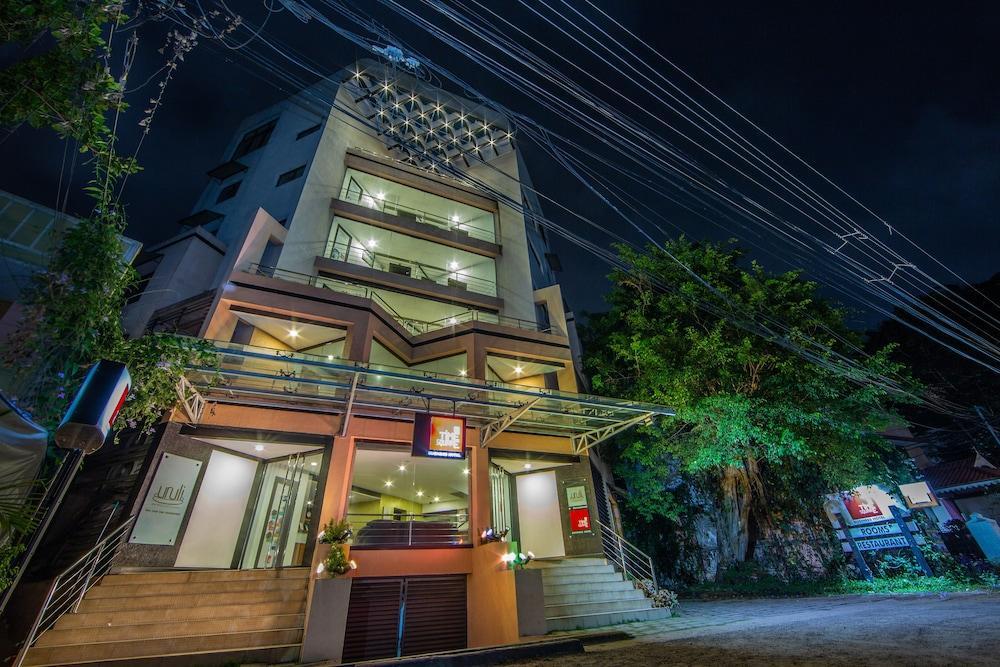Treebo Trend Time Square Marine Drive Hotel Kochi Kültér fotó
