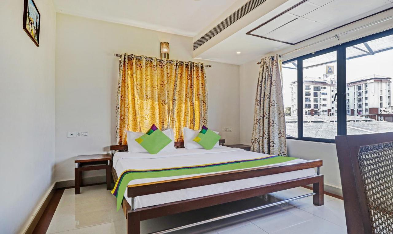 Treebo Trend Time Square Marine Drive Hotel Kochi Kültér fotó