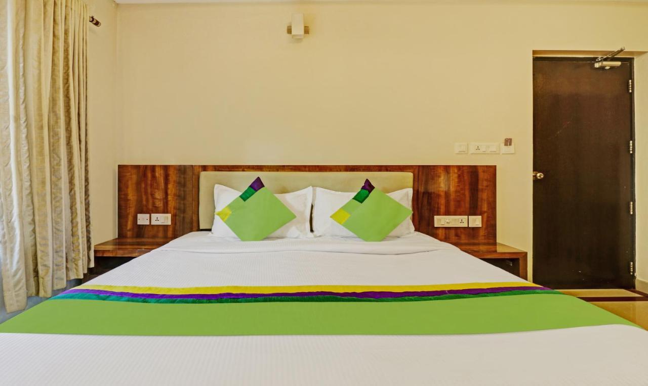 Treebo Trend Time Square Marine Drive Hotel Kochi Kültér fotó