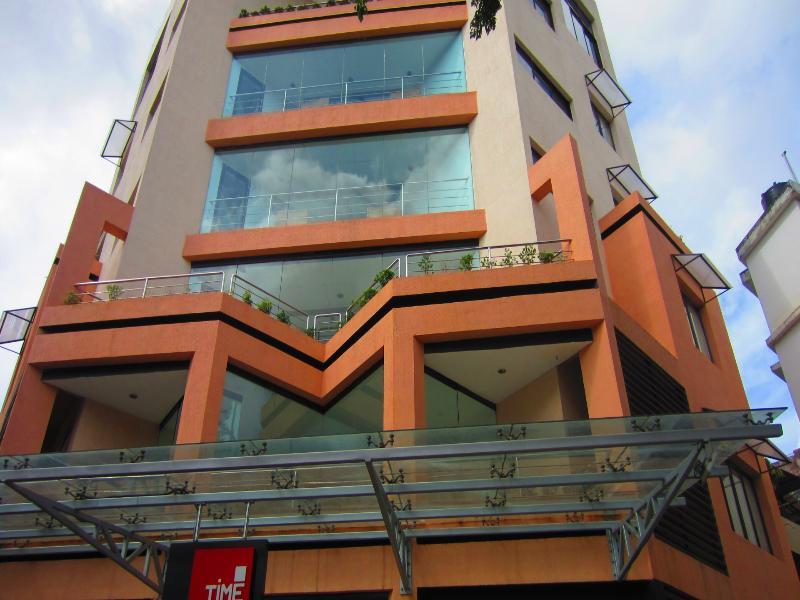 Treebo Trend Time Square Marine Drive Hotel Kochi Kültér fotó