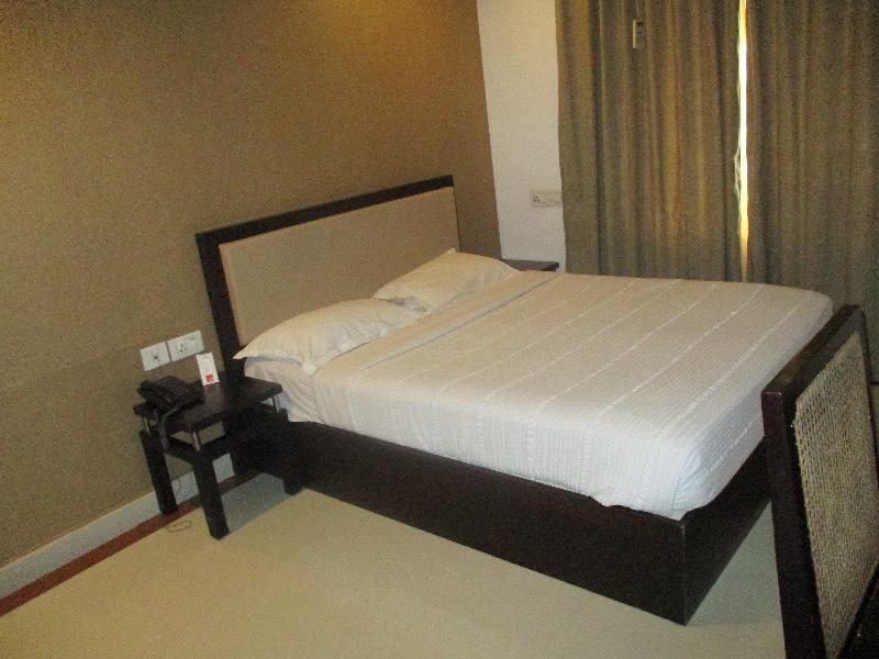 Treebo Trend Time Square Marine Drive Hotel Kochi Kültér fotó
