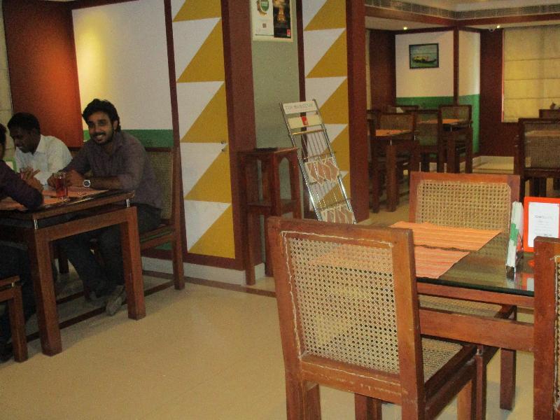 Treebo Trend Time Square Marine Drive Hotel Kochi Kültér fotó