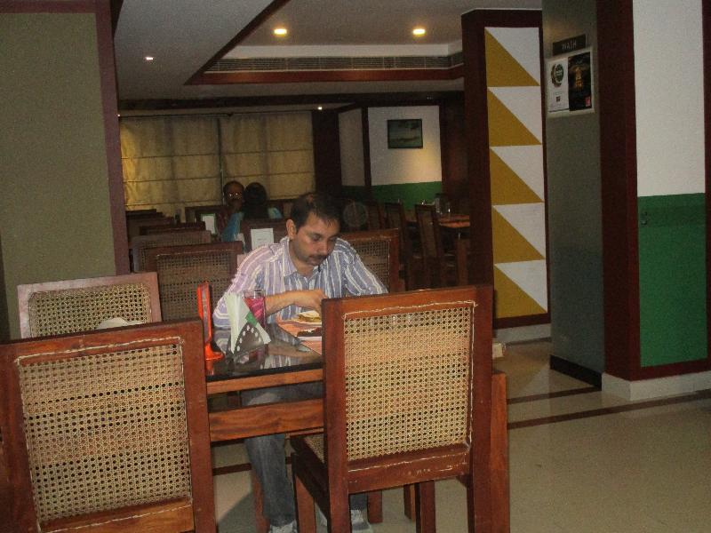 Treebo Trend Time Square Marine Drive Hotel Kochi Kültér fotó