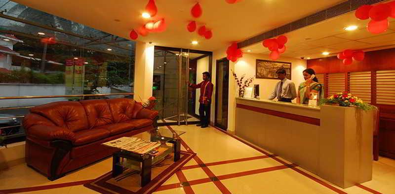 Treebo Trend Time Square Marine Drive Hotel Kochi Kültér fotó